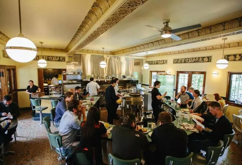 The Plaza Hotel   Milwaukee