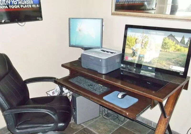 מוטל Pepper Tree Inn