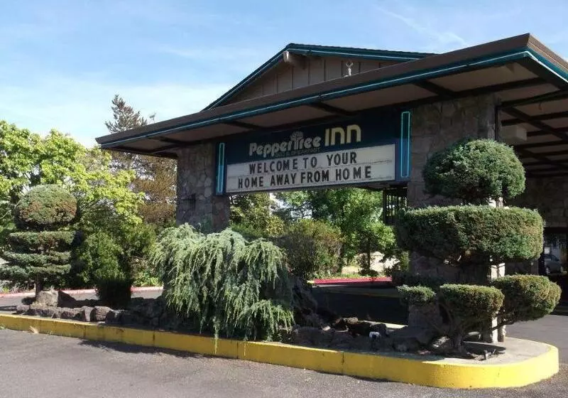 מוטל Pepper Tree Inn