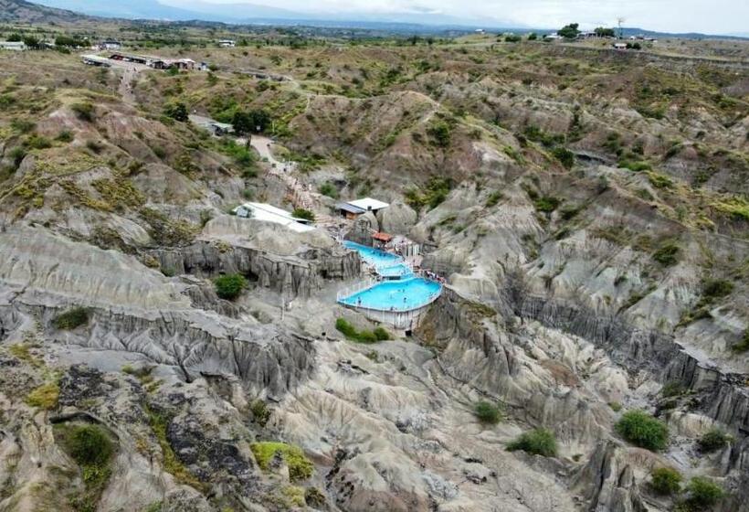 هاستل Hostal Sarita