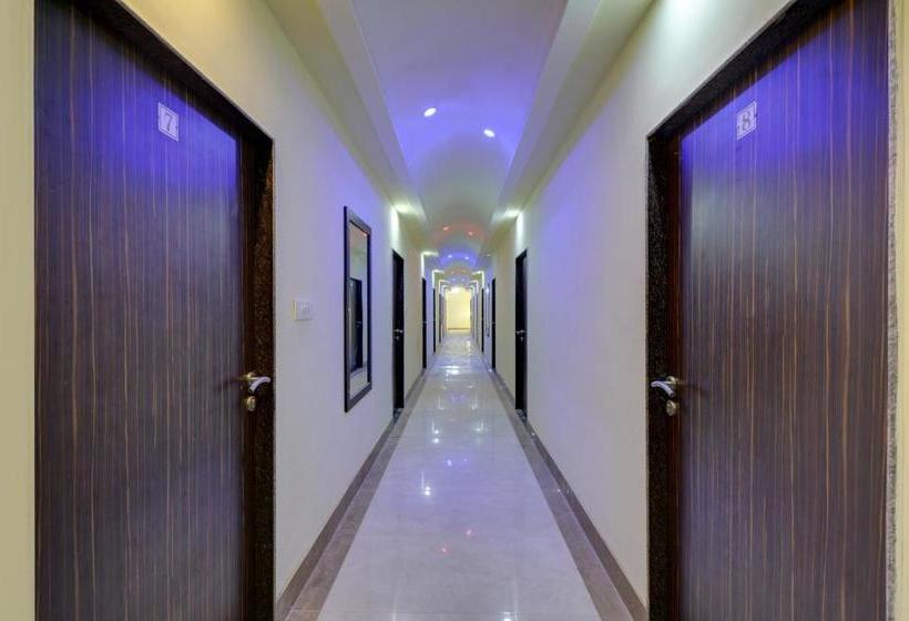 هتل Capital O 64337 Madhuvan Pool And Resort