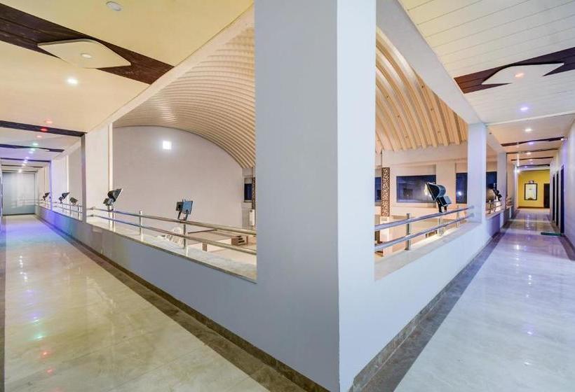 هتل Capital O 64337 Madhuvan Pool And Resort