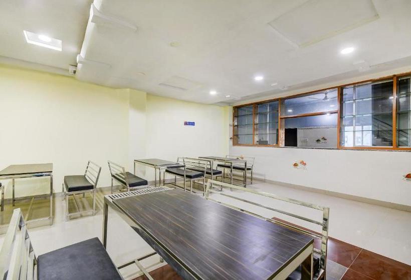 هتل Capital O 64337 Madhuvan Pool And Resort