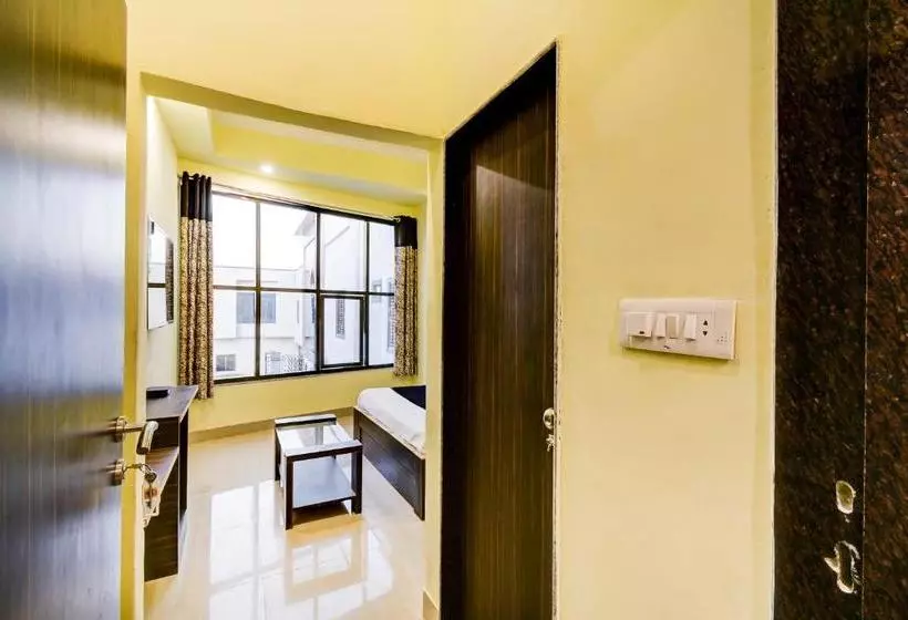 هتل Capital O 64337 Madhuvan Pool And Resort