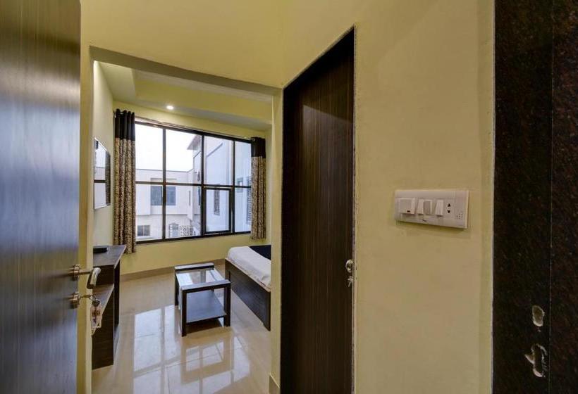 هتل Capital O 64337 Madhuvan Pool And Resort