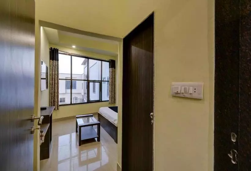 هتل Capital O 64337 Madhuvan Pool And Resort