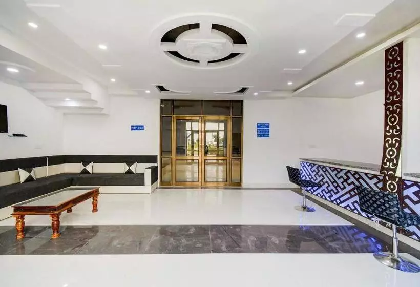 هتل Capital O 64337 Madhuvan Pool And Resort