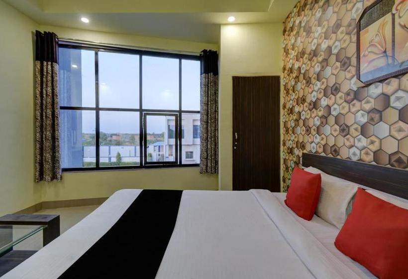 هتل Capital O 64337 Madhuvan Pool And Resort