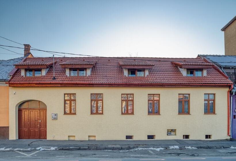 پانسیون T House