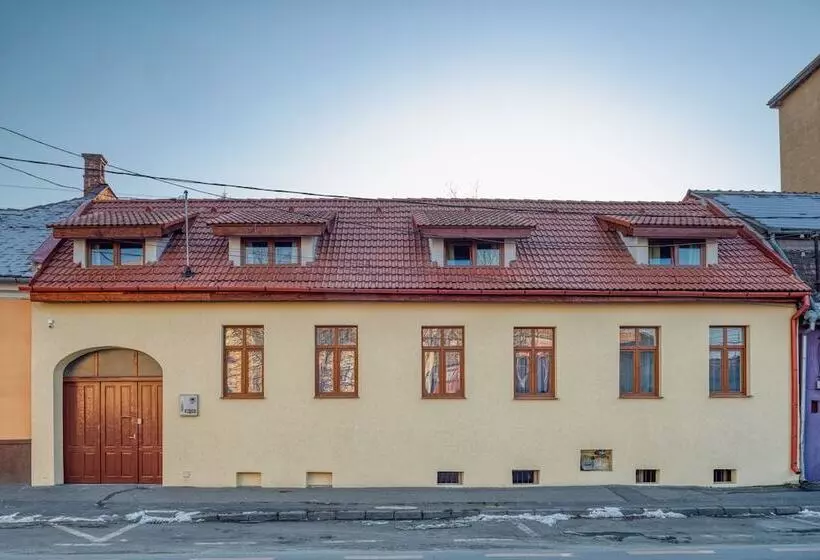 پانسیون T House