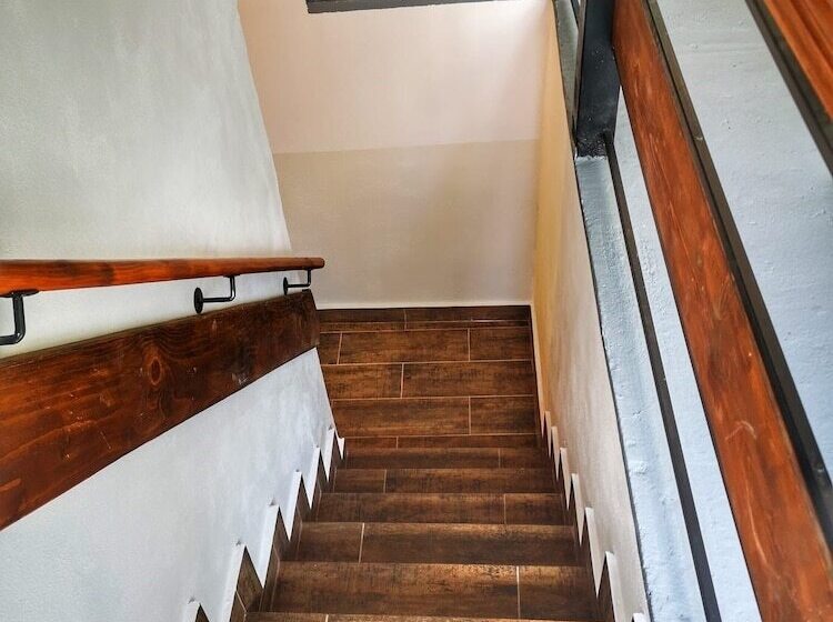 پانسیون T House