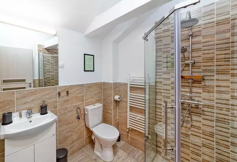 پانسیون T House