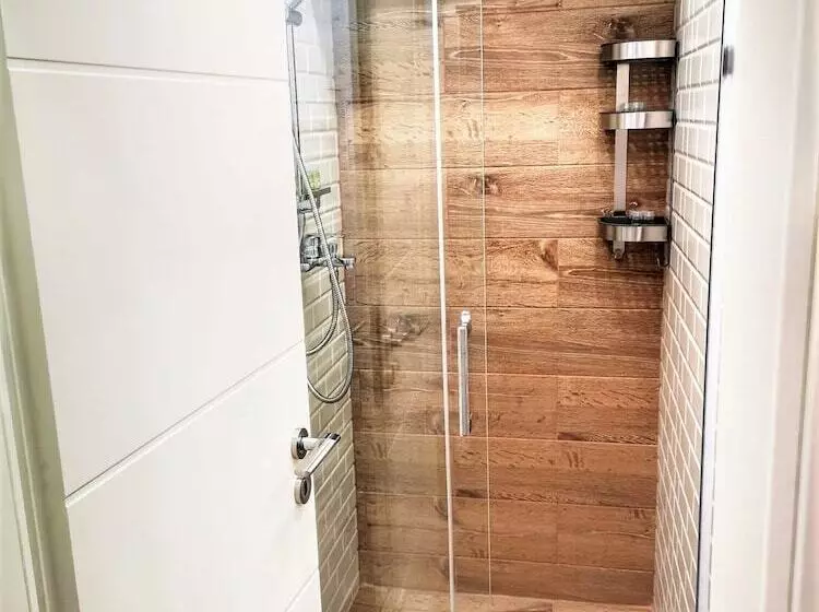 پانسیون T House