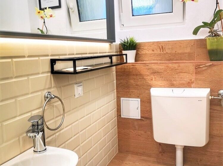 پانسیون T House