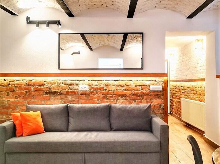 پانسیون T House