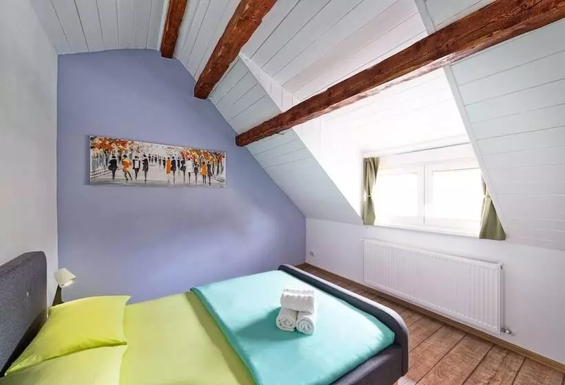 پانسیون T House