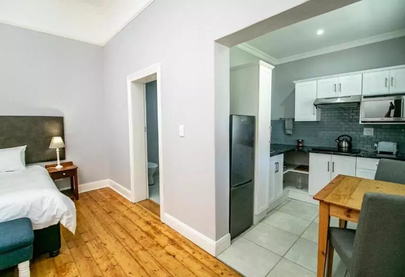 Majatalo Victorian Square Guesthouse