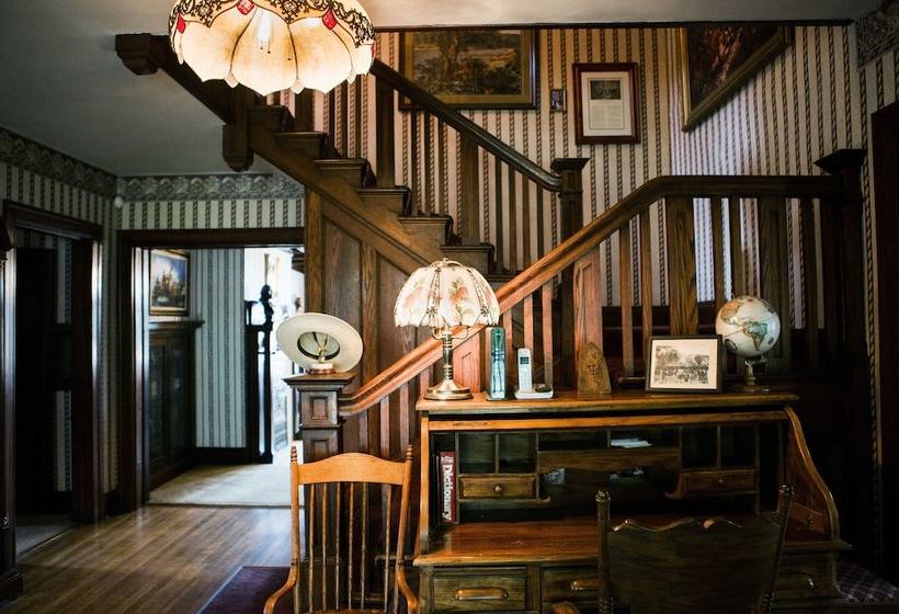 Brownsville Road House Bed & Breakfast