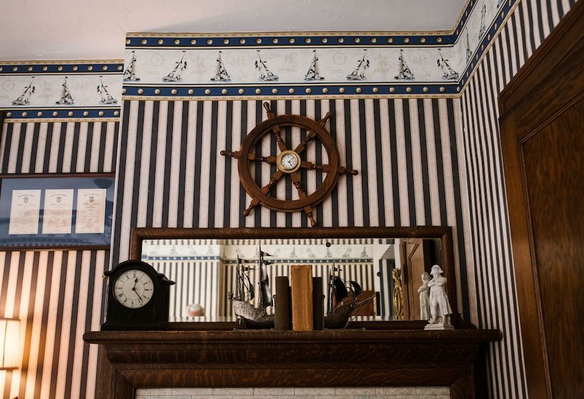 Brownsville Road House Bed & Breakfast