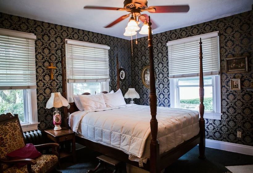 Brownsville Road House Bed & Breakfast