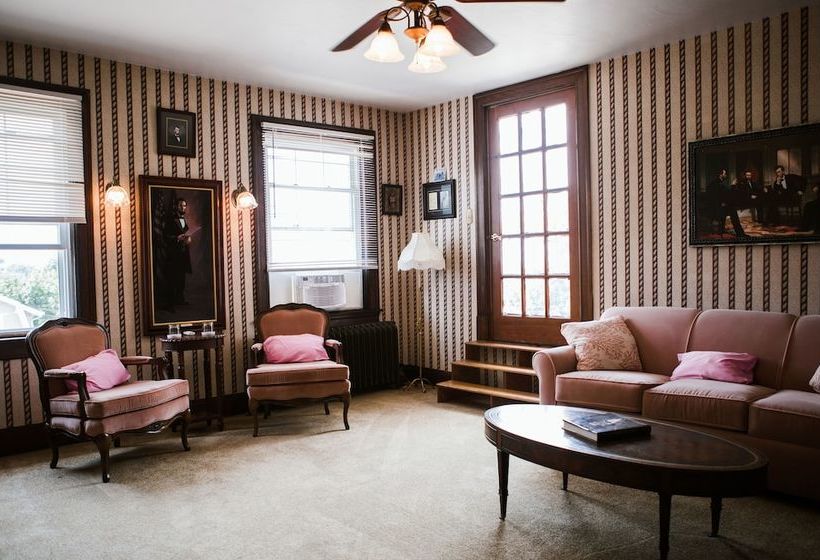 Brownsville Road House Bed & Breakfast