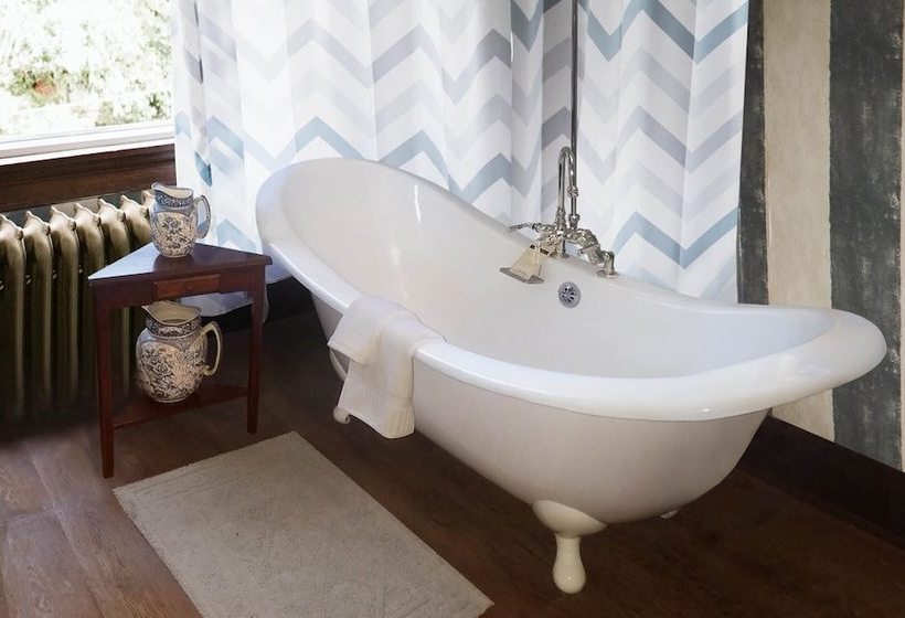 Brownsville Road House Bed & Breakfast