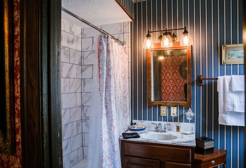 Brownsville Road House Bed & Breakfast