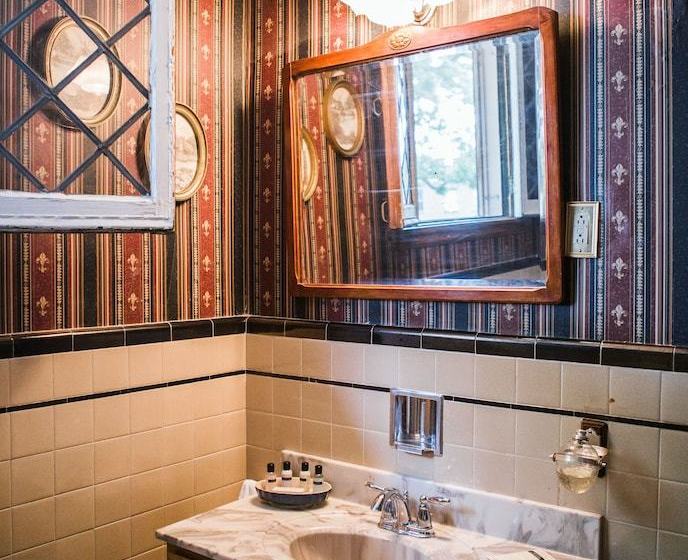 Brownsville Road House Bed & Breakfast