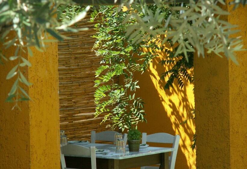 Despotiko Apartment Hotel & Suites