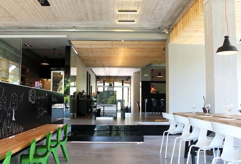 Despotiko Apartment Hotel & Suites