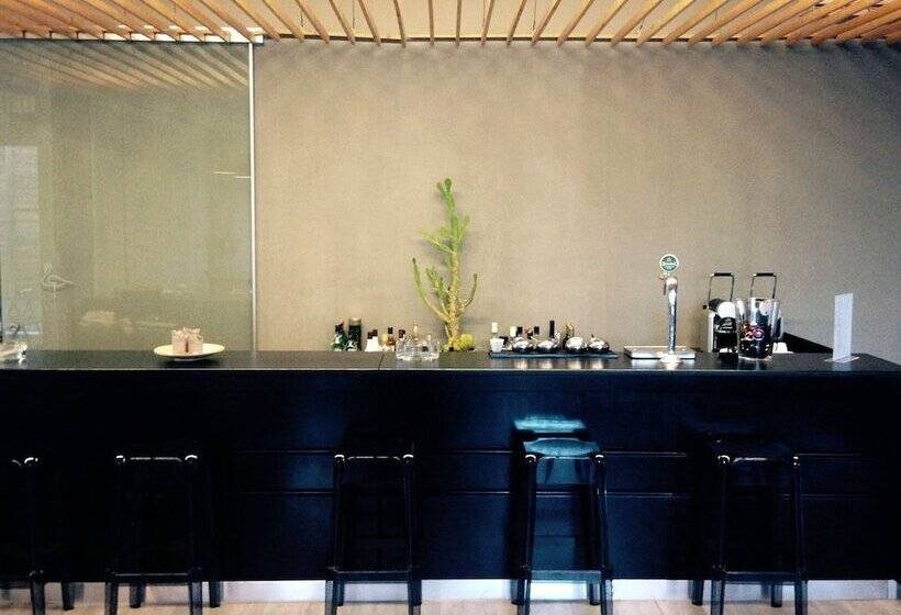 Despotiko Apartment Hotel & Suites