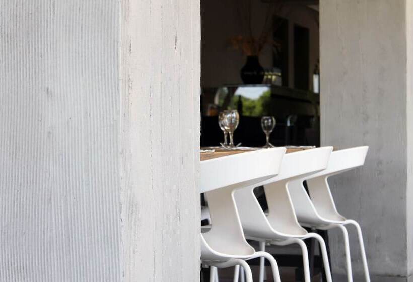 Despotiko Apartment Hotel & Suites