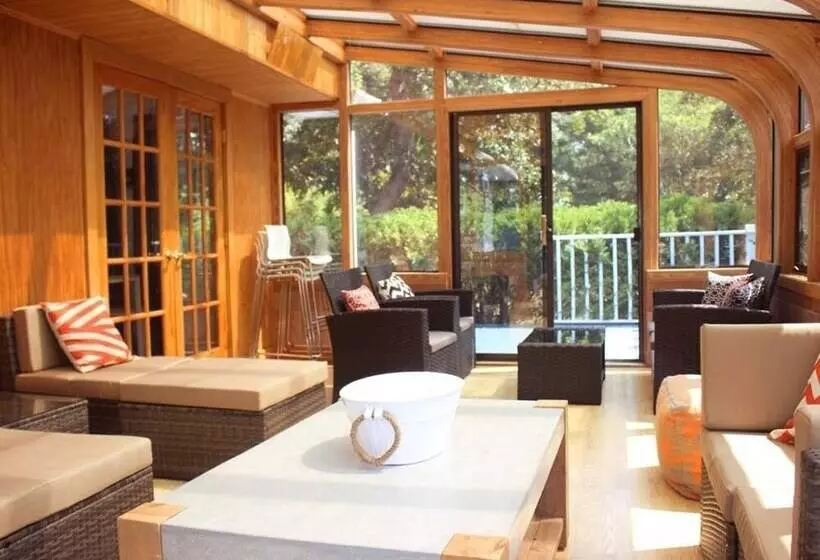 Gorgeous 3bd/2ba Vacation House In The Vineyard