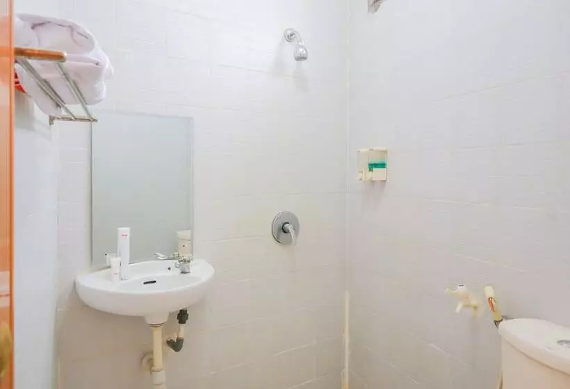 ホテル Reddoorz Syariah Near Ragunan Zoo 3