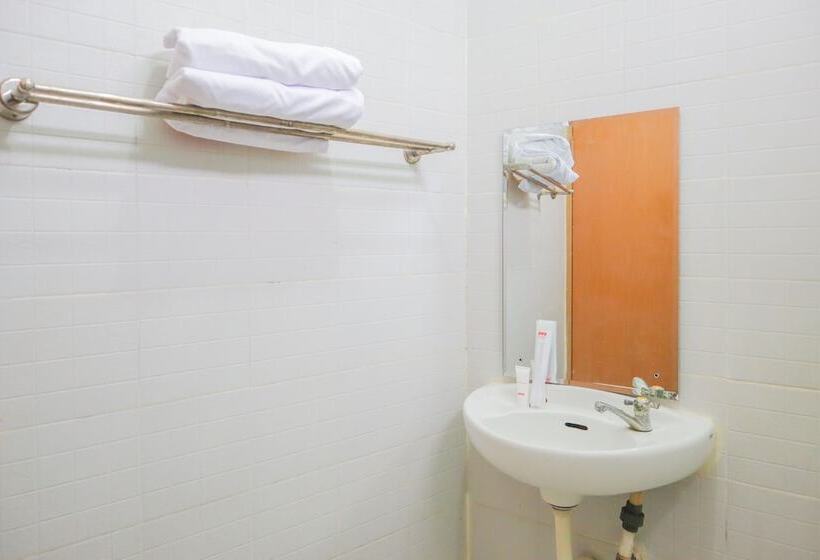 فندق Reddoorz Syariah Near Ragunan Zoo 3