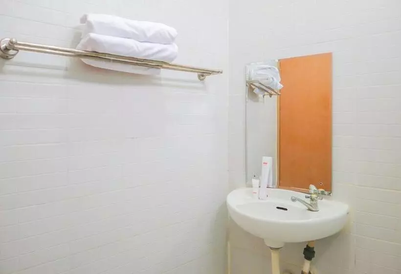 ホテル Reddoorz Syariah Near Ragunan Zoo 3