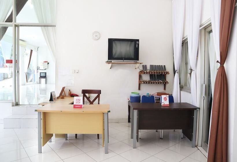 فندق Reddoorz Syariah Near Ragunan Zoo 3