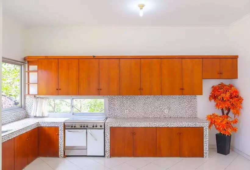 ホテル Reddoorz Syariah Near Ragunan Zoo 3