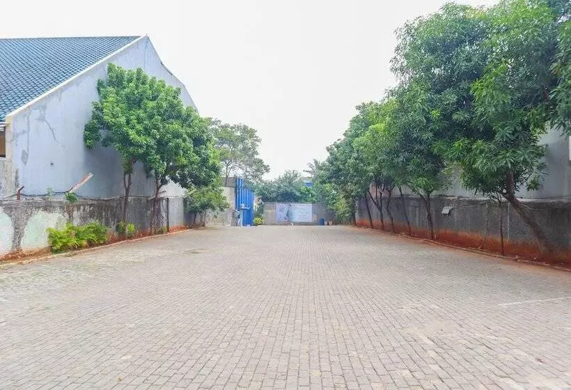 ホテル Reddoorz Syariah Near Ragunan Zoo 3