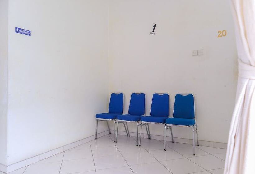 فندق Reddoorz Syariah Near Ragunan Zoo 3