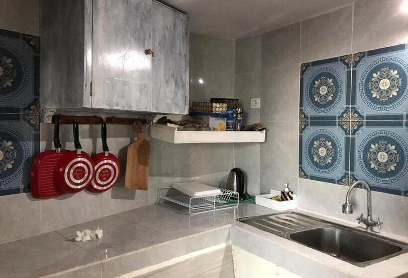 פנסיון Waenis Sunset View Hotel And Restaurant, Amed, Bali