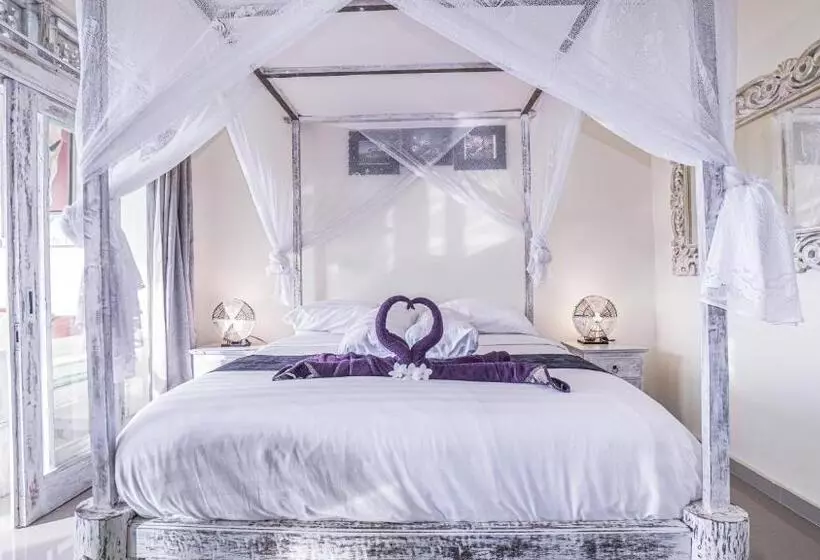 پانسیون Waenis Sunset View Hotel And Restaurant, Amed, Bali