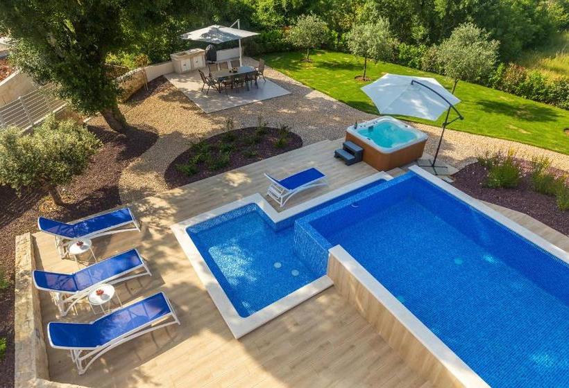 Villa Roko With Pool And Sauna