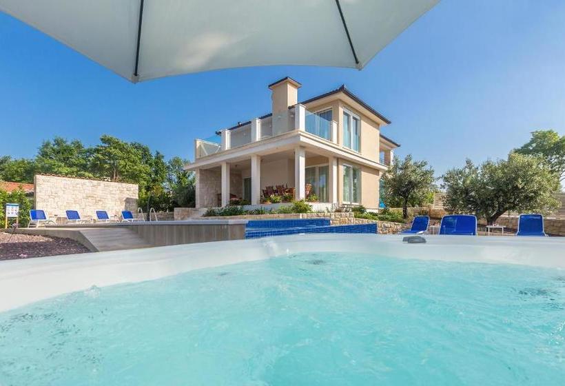 Villa Roko With Pool And Sauna