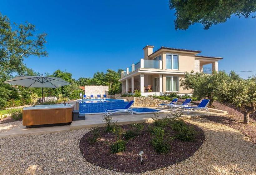 Villa Roko With Pool And Sauna
