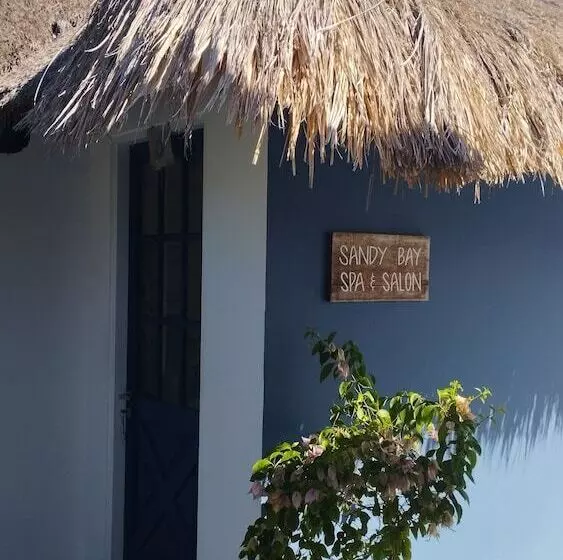 تختخواب و صبحانه The Garden Shacks At Sandy Bay