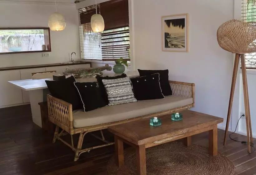 تختخواب و صبحانه The Garden Shacks At Sandy Bay
