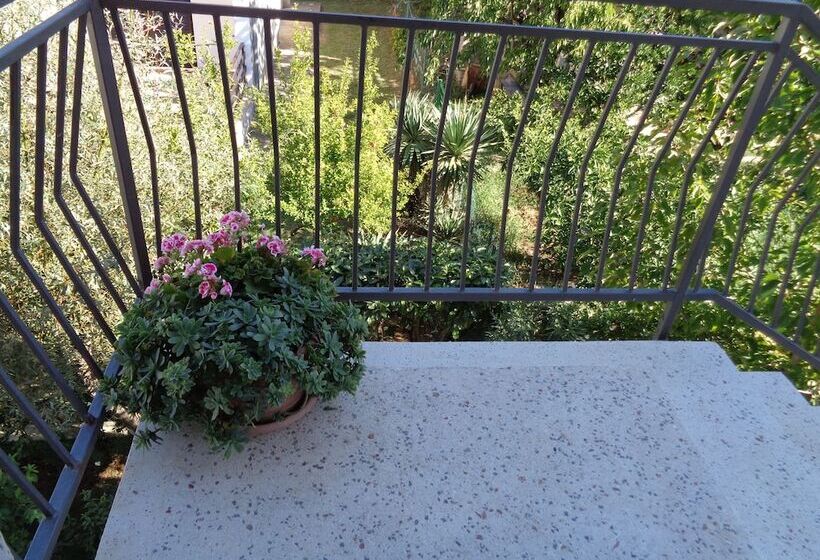 Gorgeous Tone Apartment