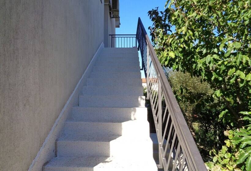 Gorgeous Tone Apartment