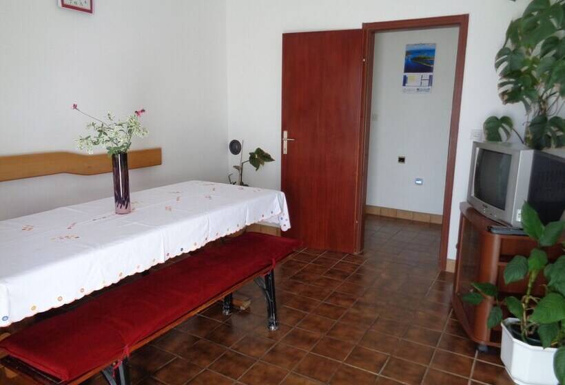 Gorgeous Tone Apartment